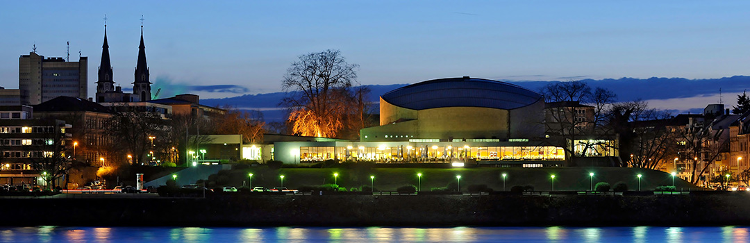 dieses Foto zeigt die Beethovenhallte und das Restaurant CANTOS in Bonn